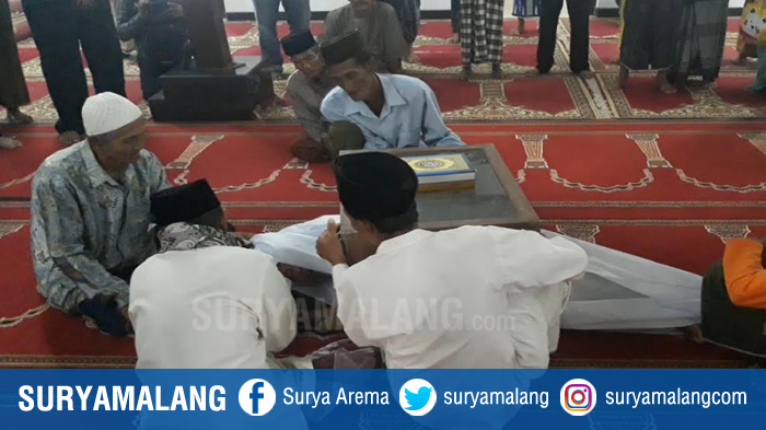 Warga Pamekasan Menggelar Sumpah Pocong di Sampang, Ada Dugaan Santet
