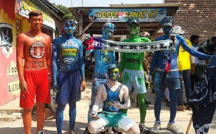 Suporter Persela, LA Mania, Gelar Karnaval Perdamaian untuk Suporter Bola di Indonesia