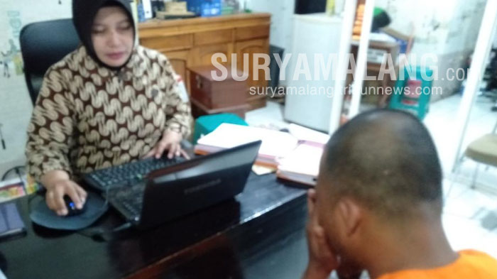 tersangka-harianto-yang-tega-menyetubuhi-anak-tirinya-selama-tiga-tahun.jpg