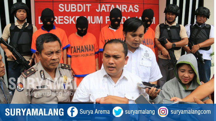 tersangka-pembunuh-aktivis-lsm-di-pamekasan-setelah-ditangkap-anggota-polda-jatim_20180314_160741.jpg