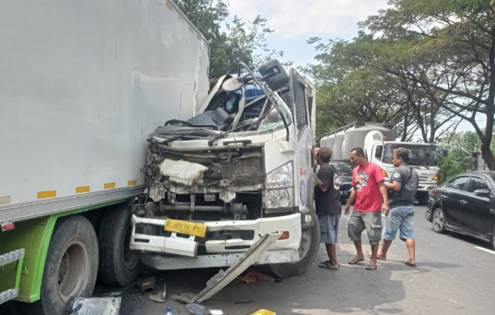 3 Truk Terlibat Kecelakaan Karambol di Jalan Nasional Lamongan, 1 Sopir Terluka