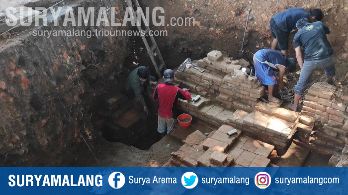 tim-bpcb-jatim-dan-warga-melakukan-penggalian-di-situs-candi-gedog-kota-blitar.jpg