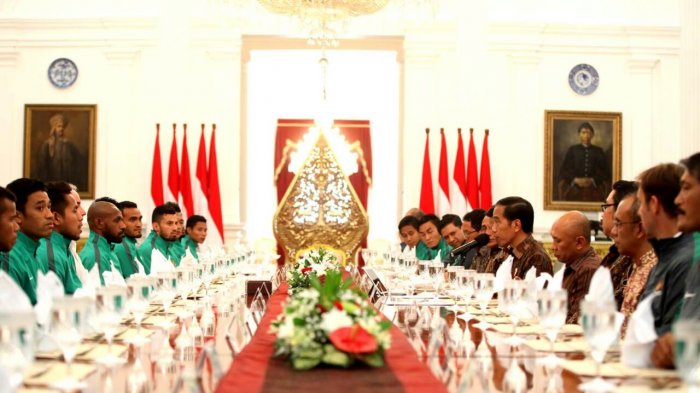 timnas-indonesia-jokowi-istana_20161220_101257.jpg