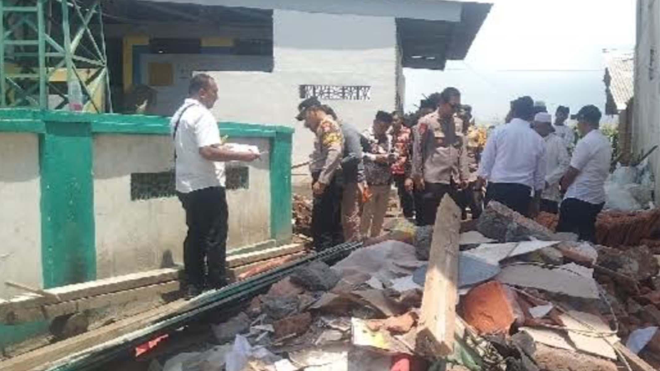 Kapolres dan Kemenag Situbondo Tinjau Lokasi, Akan Datangkan Ahli dan Minta Santri Diungsikan