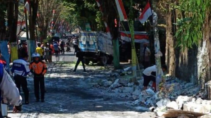 Truk Boks Kecelakaan Tunggal di Klemuk, Kota Batu