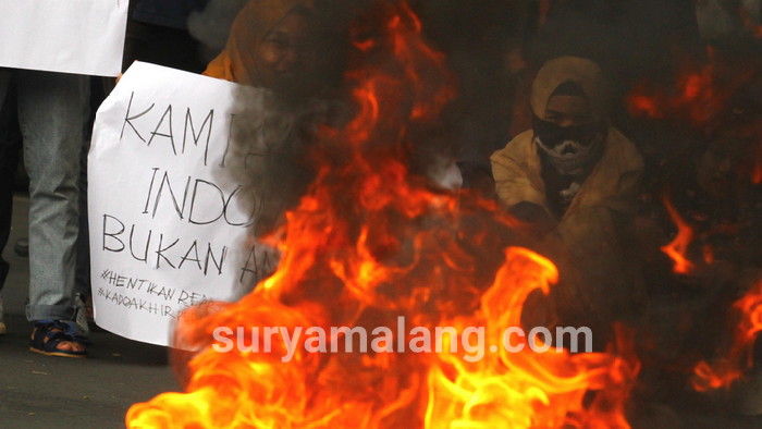 tuntutan-tidak-didengar-massa-hmi-duduki-kantor-dprd-kota-malang.jpg