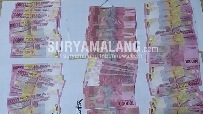 uang-palsu-nurul-chotijah-untuk-membeli-perhiasan-emas-di-toko-emas-jalan-diponegoro-pamekasan.jpg