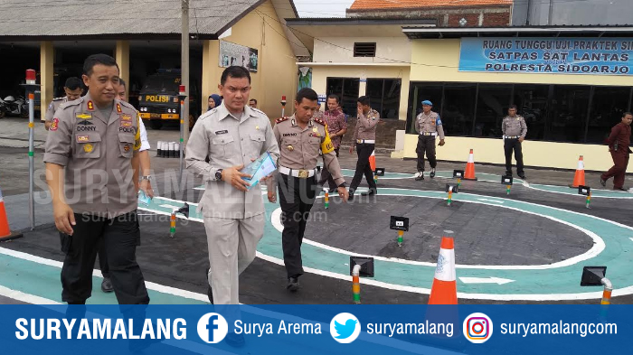 uji-praktik-sim-menggunakan-sensor-ultrasonik-di-polresta-sidoarjo.jpg