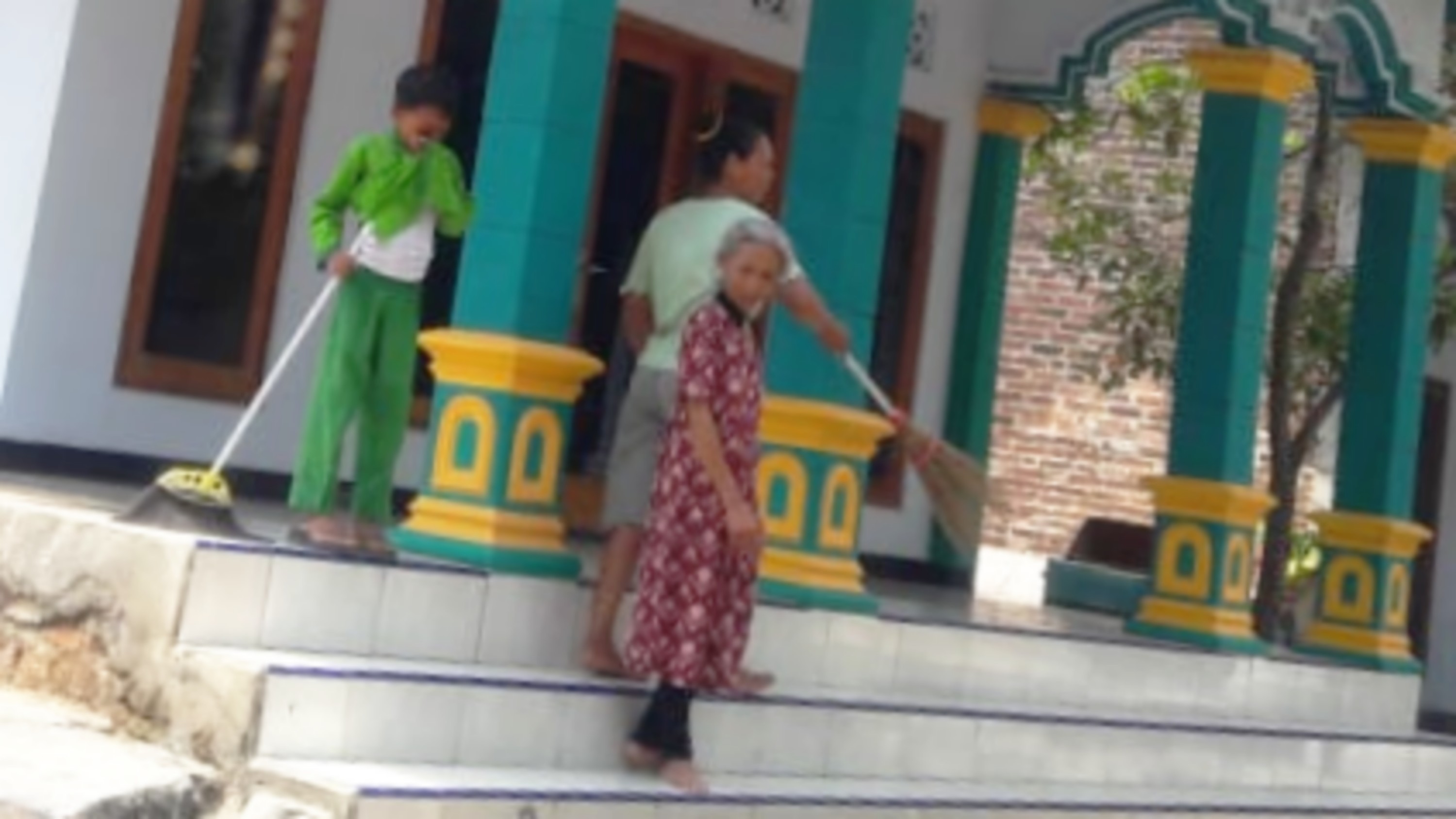 Ribuan Binatang Kecil Bikin Gatal dan Panas Kulit Manusia Serbu Desa Baleasri, Magetan