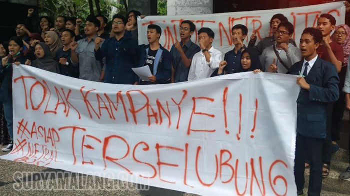 Aliansi Mahasiswa Brawijaya Demonstrasi Dugaan Kampanye Menristekdikti di Kampus