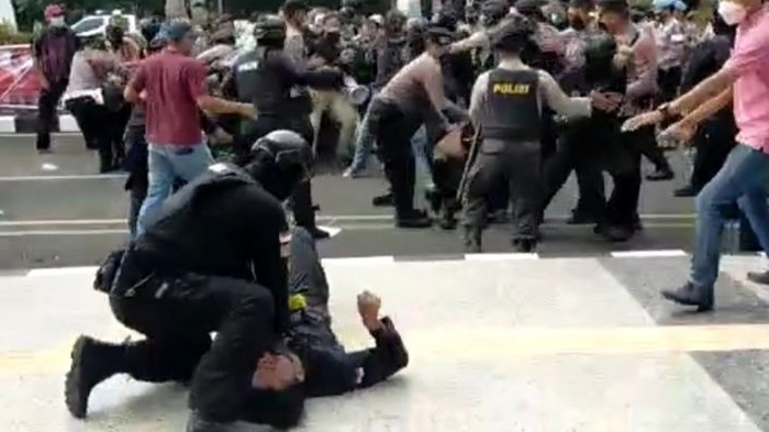 Update Kondisi Mahasiswa yang Dibanting Polisi Sampai Kejang-kejang Saat Demo, Sempat Viral