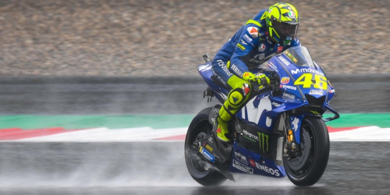 valentino-rossi-saat-menjalani-sesi-latihan-bebas-motogp-austria-di-red-bull-ring_20180813_163350.jpg