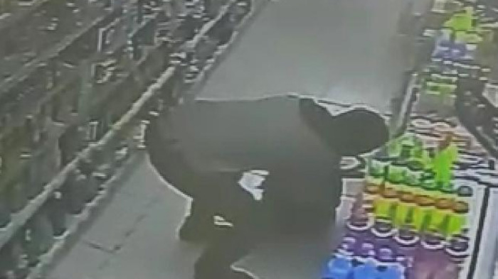 video-viral-pencurian-di-dalam-minimarket-jalan-brigjen-abdul-manan-wijaya-pujon-kabupaten-malang.jpg