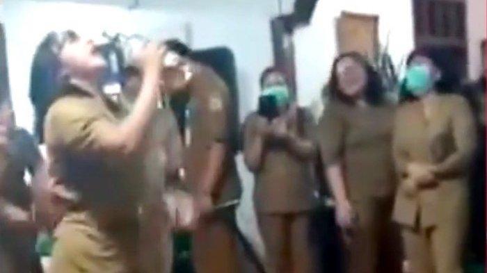 Video Viral di Humbang Hasundutan, Wanita Berbaju ASN Berjoget Sambil Pegang Botol Minuman