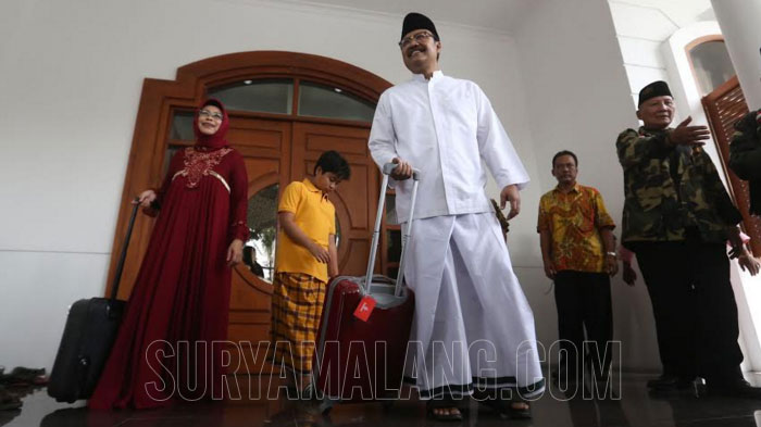 wagub-jatim-saifullah-yusuf-gus-ipul-bersama-istri.jpg