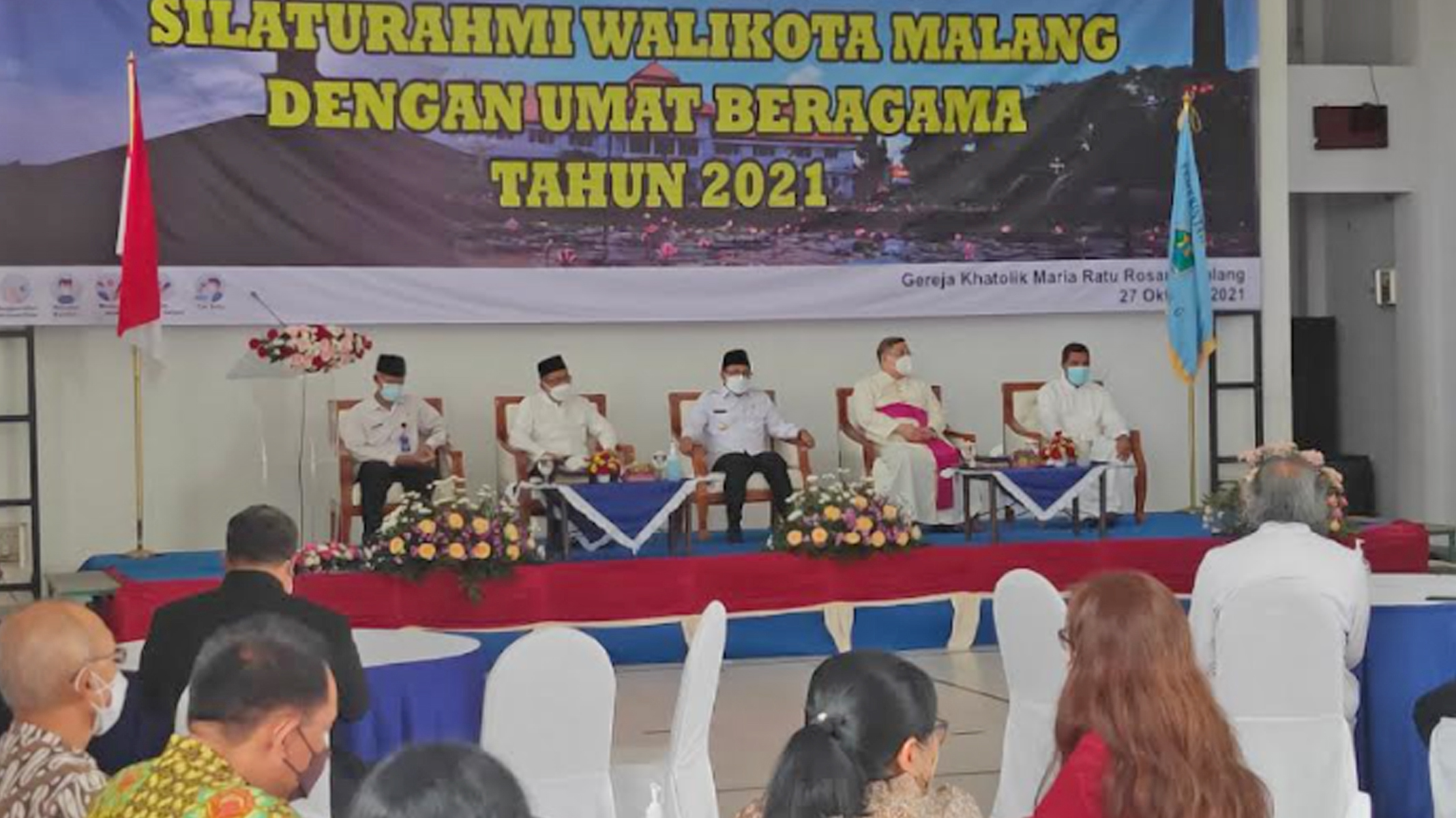 wali-kota-malang-sutiaji-berkunjung-ke-gereja-katholik-maria-ratu-rosari.jpg