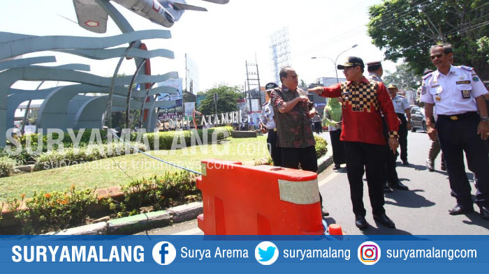 wali-kota-malang-sutiaji-saat-uji-coba-rekayasa-lalu-lintas-di-jalan-soekarno-hatta_20180927_123337.jpg