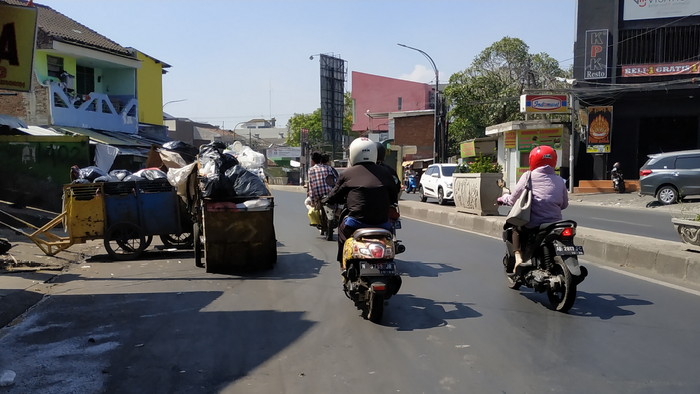 warga-tuntut-pemkot-malang-benahi-tempat-sampah-di-jalan-soekarno-hatta.jpg