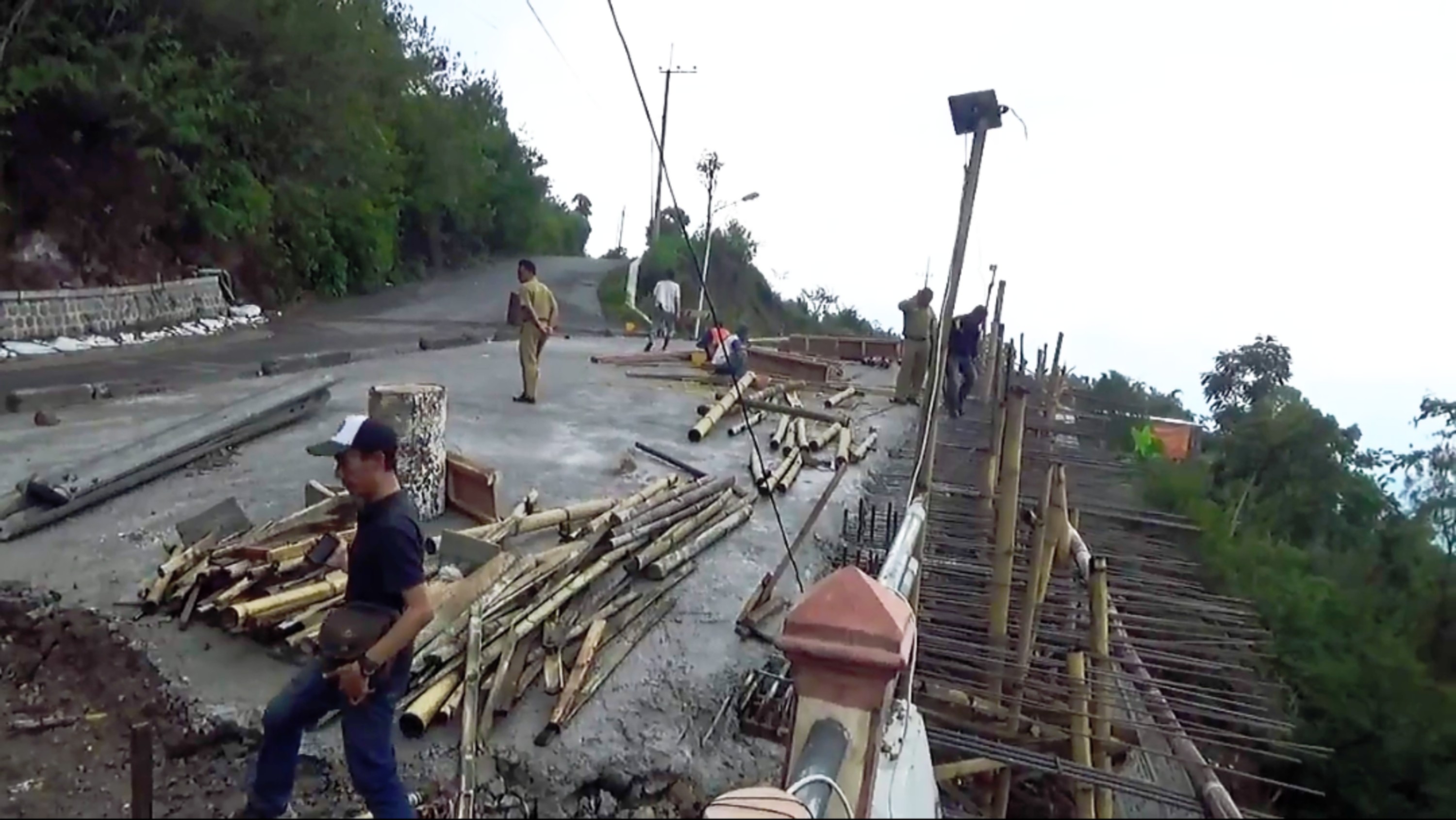 Bangun Jalan di Atas Jurang 20 Meter Dekat Telaga Sarangan Demi PAD Rp 15 Miliar