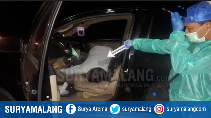 Warga Malaysia Ditemukan Tewas di Dalam Mobil, di Jalan Pintu Tol Manyar Gresik