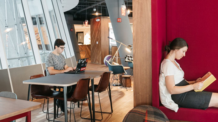 Gubernur Khofifah Tawarkan Work From Hotel Sebagai Alternatif Lain bagi yang Bosan Work From Home