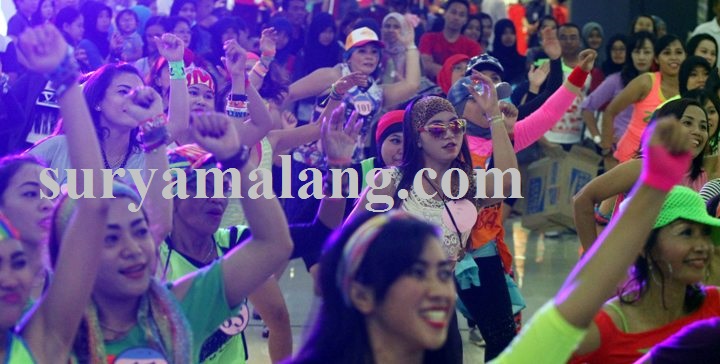 zumba-party-and-competition-move-your-body-malang-town-square_20160131_214032.jpg