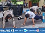 10-polisi-push-up-karena-tidak-memakai-masker-saat-bertugas-di-polres-blitar-kota.jpg