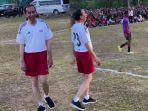 Aksi-Presiden-Jokowi-Main-Sepak-Bola-di-Kampung-Pakai-Jersey-Anak-anak-Girang-Presiden-Cetak-Gol.jpg