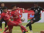 Aksi-striker-Persebaya-Surabaya-Silvio-Junior-saat-menghadapi-Persija-Jakarta-Liga-1-2022.jpg