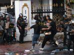 Ampun-Pak-Nasib-Mahasiswa-Diamankan-Polisi-Saat-Demo-di-Surabaya-Ricuh-Ada-yang-Dari-Unair.jpg