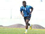 Arema-FC-Ichaka-Diarra-saat-berlatih-di-Stadion-Gajayana.jpg