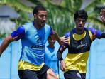 Arema-FC-saat-menggelar-latihan-di-Lapangan-ARG-Soccer-Field-Lawang-Kabupaten-Malang.jpg