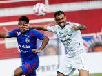 Arema-FC-vs-Persib-Bandung-pada-pekan-20-Liga-1-2024-di-Stadion-Soepriadi-Liga-1.jpg