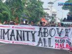 Aremania-menggelar-aksi-damai-yang-dimulai-dari-SPBU-UMM.jpg