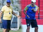 BEDA-Situasi-Arema-FC-dan-Persib-Bandung-Jelang-Duel-Sama-sama-Berat-Marcos-Tanpa-3-Pemain-Kunci.jpg
