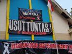 Bentangan-beberapa-spanduk-Usut-Tuntas-Tragedi-Kanjuruhan.jpg