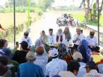 Bupati-Banyuwangi-Ipuk-Fiestiandani-berdialog-bersama-para-petani.jpg