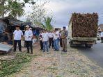 Bupati-Malang-Muhammad-Sanusi-tinjau-penebangan-pohon-di-Jalan-dr-Wahidin-Kecamatan-Gondanglegi.jpg