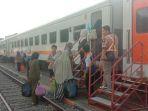 Commuter-Line-KA-Lokal-Dhoho-Penataran-Stasiun-Blimbing-Kota-Malang.jpg