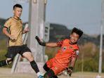 Gelandang-Persebaya-Surabaya-Sho-Yamamoto-kiri-dalam-internal-game.jpg
