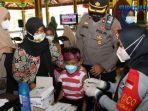Gelaran-vaksinasi-terhadap-anak-berusia-sekolah-di-Pendapa-Pratanu-Pemkab-Bangkalan.jpg