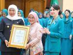 Gubernur-Jawa-Timur-Khofifah-Indar-Parawansa-hadiri-pelantikan-Ketua-Tim-Penggerak-PKK.jpg