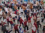 Guru-SD-SMP-ASN-Dinas-Pendidikan-di-Kota-Batu-senam-pagi-di-Pasar-Induk-Among-Tani.jpg