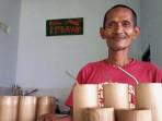 Harun-aktivis-lingkungan-Kecamatan-Kedungwaru-Tulungagung-Warung-Kopi-Taman-Puring.jpg