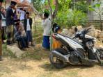 Honda-Vario-kecelakaan-di-jalan-raya-Desa-Pandan-Kecamatan-Omben-Sampang.jpg