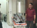 BREAKING NEWS - Leher Digorok, Pria Bangkalan Madura Ditemukan Tewas di Teras Rumah