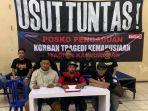 Jubir-TGA-Totok-Kaconk-baju-merah-saat-menyampaikan-pers-rilis-pada-Selasa-25102022.jpg