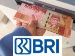 KUR-BRI-2025-Ilustrasi-seseorang-mengambil-uang-dari-mesin-ATM.jpg