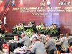 Kapolda-Jatim-Irjen-Pol-Toni-Harmanto-memimpin-rapat-Anev-situasi-Kamtibmas.jpg