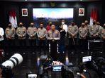 Kapolri-Jenderal-Polisi-Drs-Listyo-Sigit-Prabowo-memberikan-keterangan-kepada-awak-media.jpg